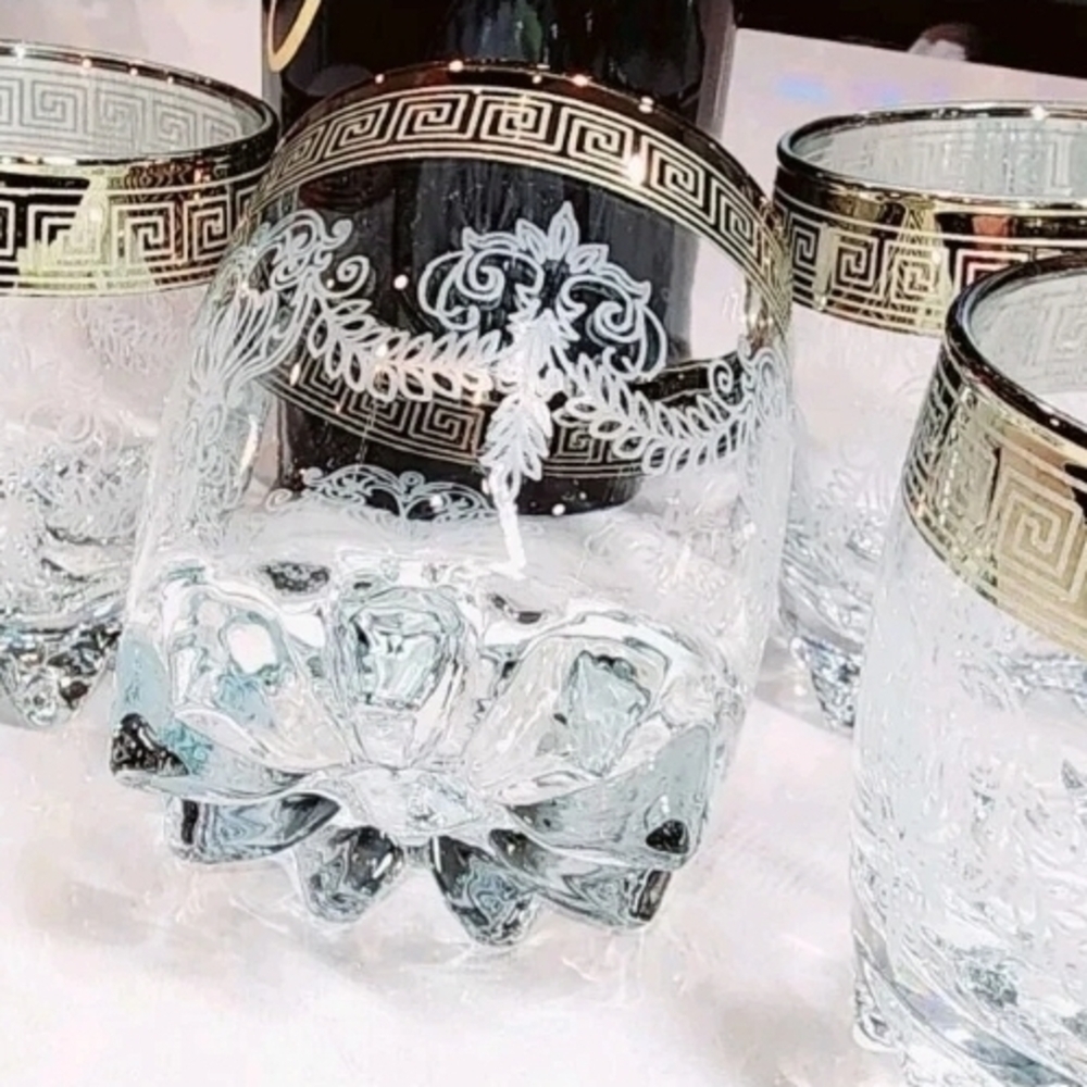 Elegant Gold Rimmed Glass Set - Picture 5 of 9